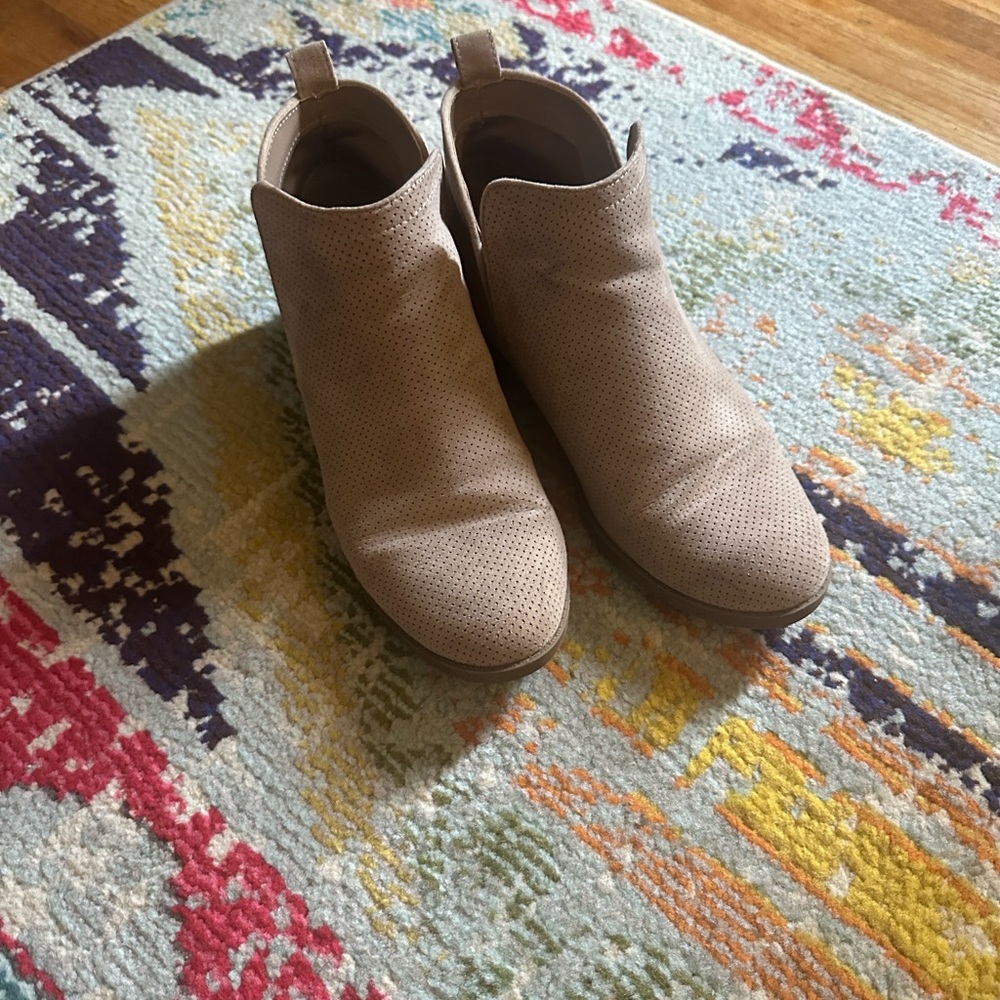 Universal Thread Perforated Tan Ankle Booties